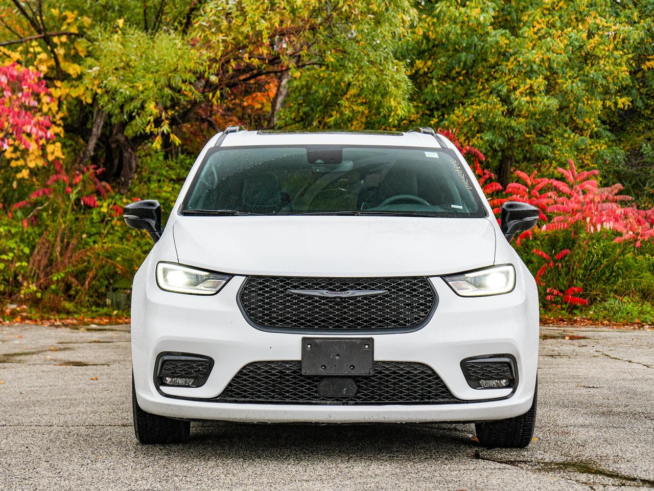 2025 Chrysler Pacifica Limited Photo4