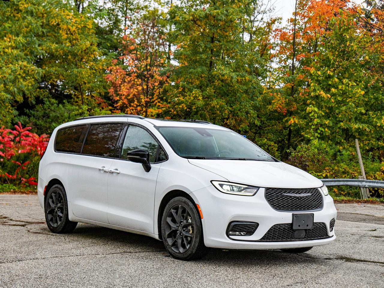 2025 Chrysler Pacifica Limited Photo