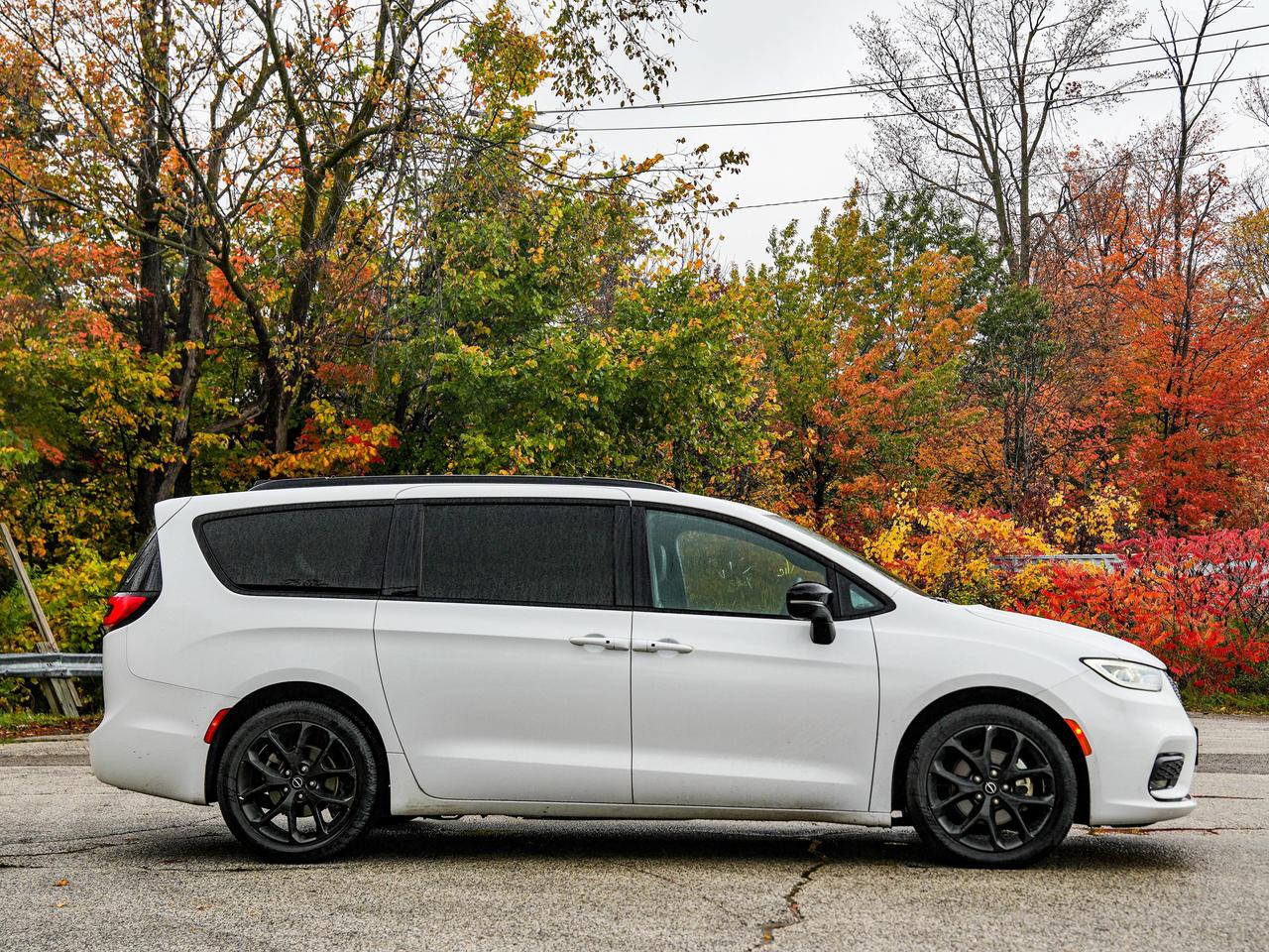 2025 Chrysler Pacifica Limited Photo