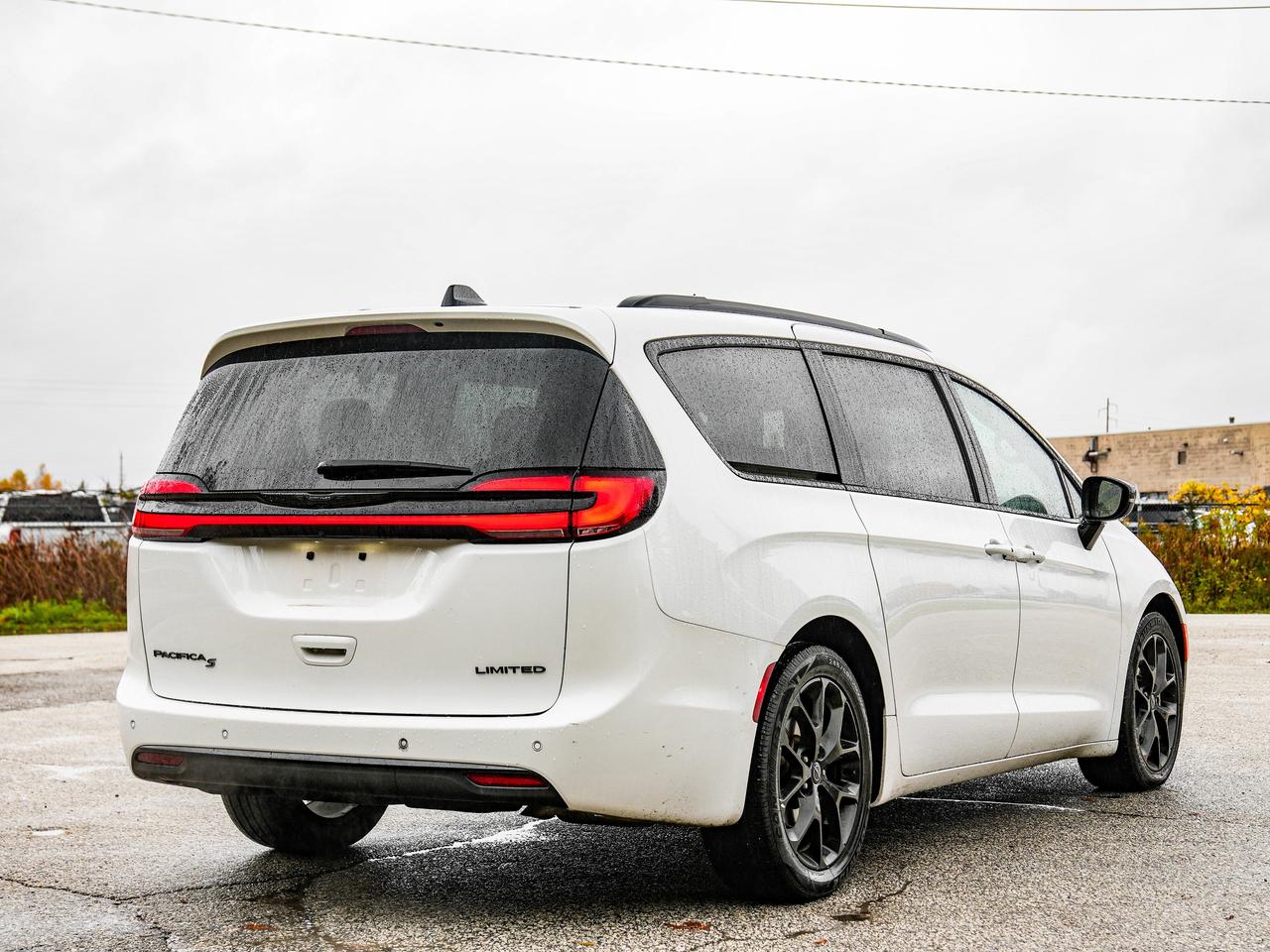2025 Chrysler Pacifica Limited Photo