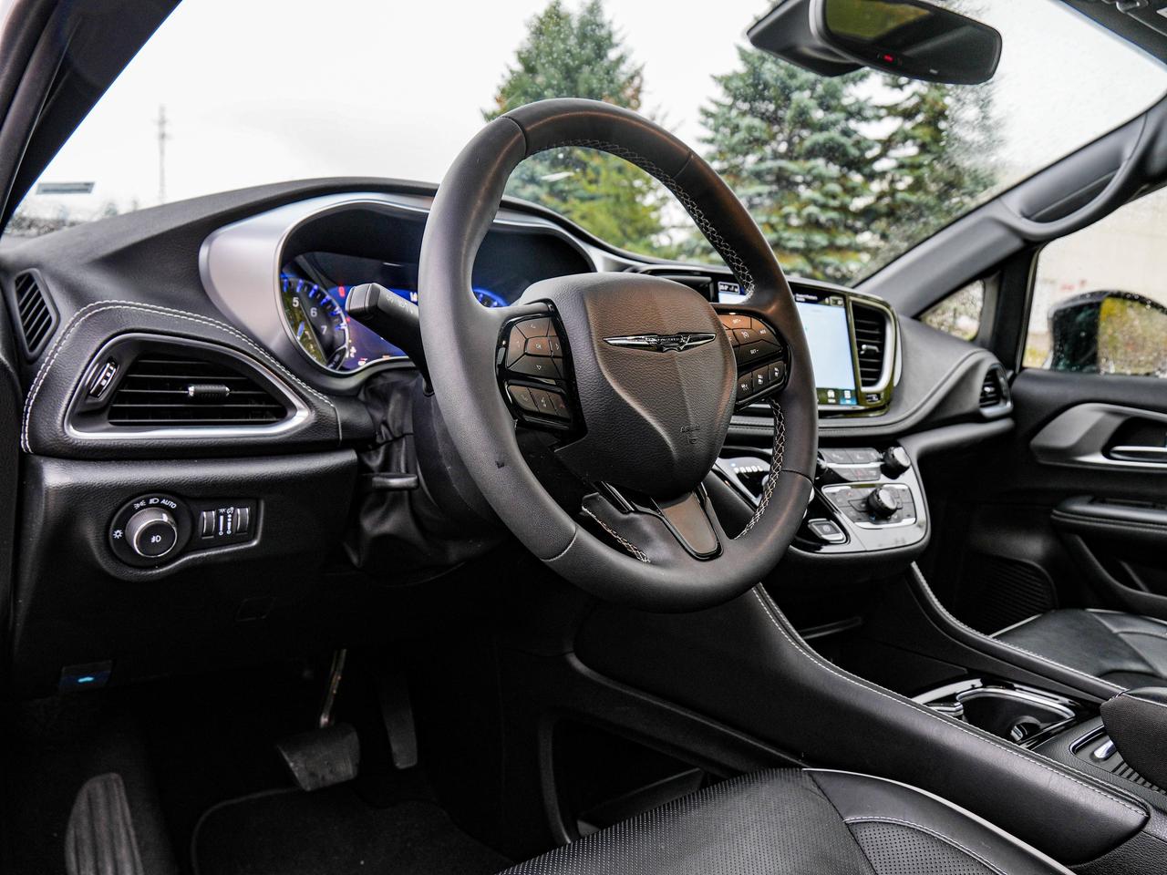 2025 Chrysler Pacifica Limited Photo