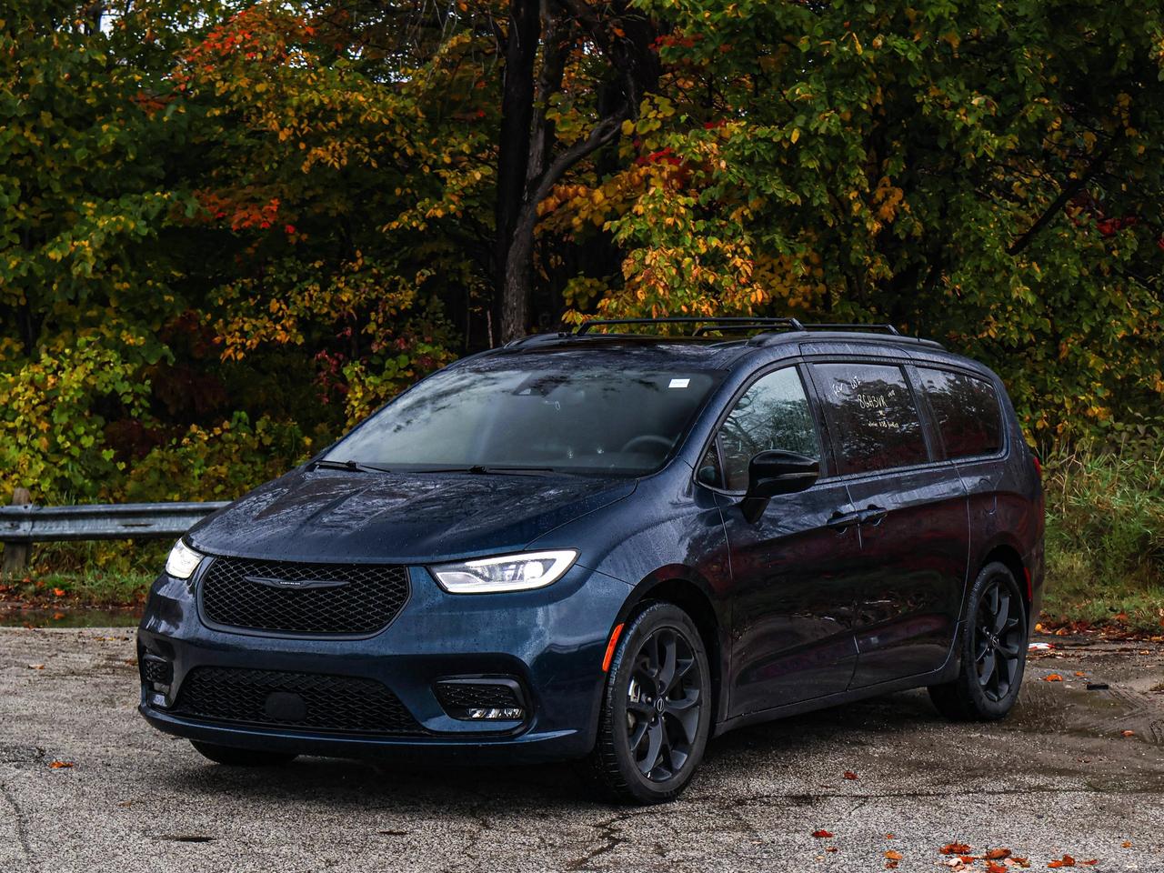2025 Chrysler Pacifica Limited Photo