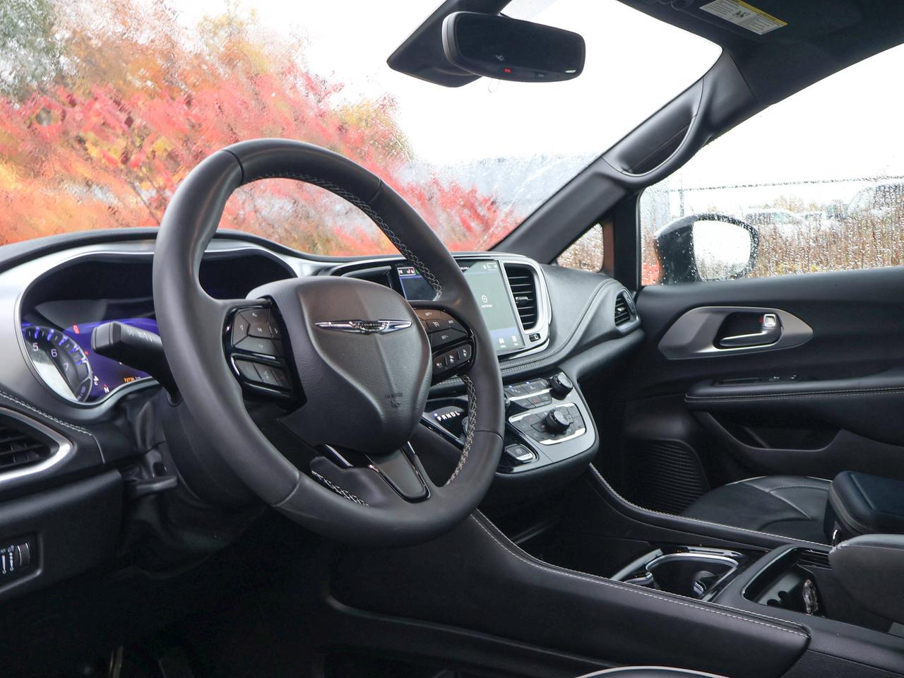 2025 Chrysler Pacifica Limited Photo