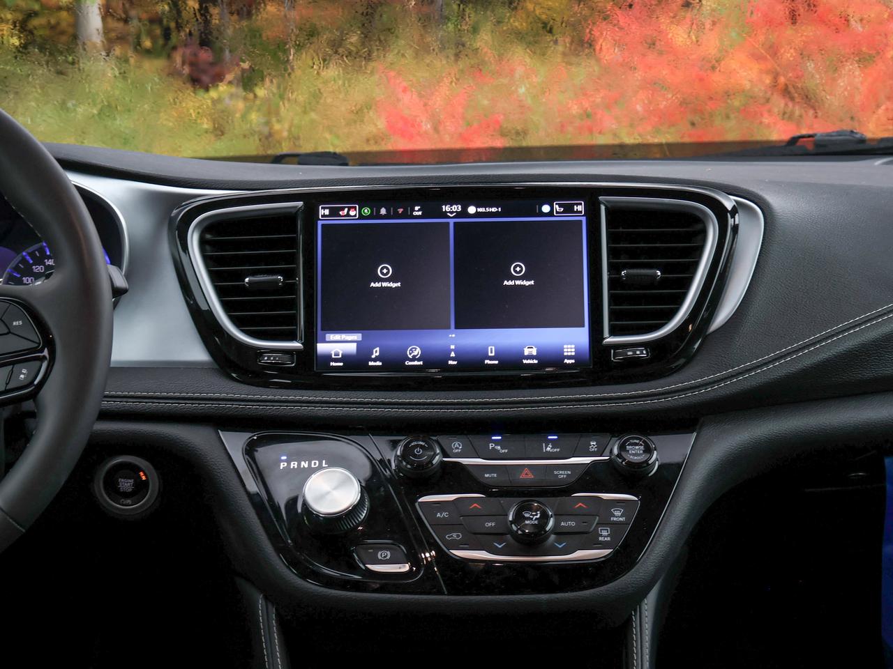 2025 Chrysler Pacifica Limited Photo