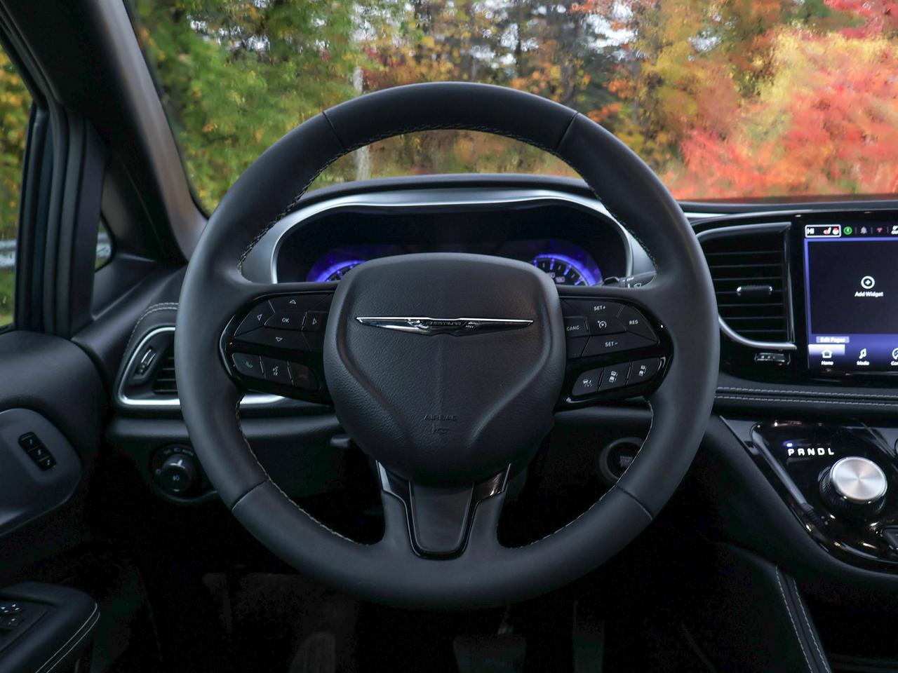 2025 Chrysler Pacifica Limited Photo