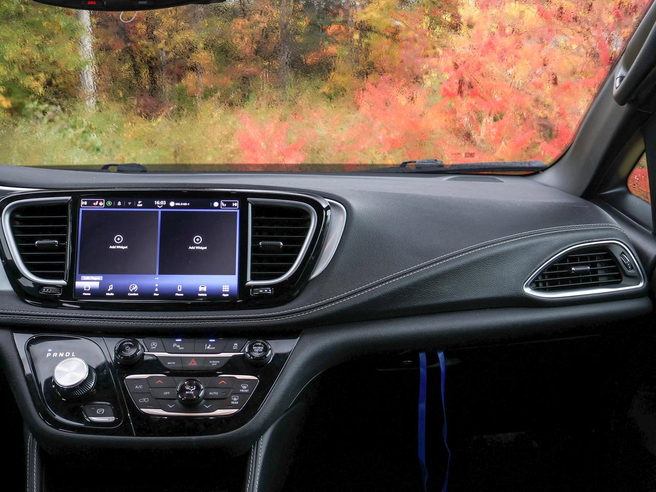 2025 Chrysler Pacifica Limited Photo