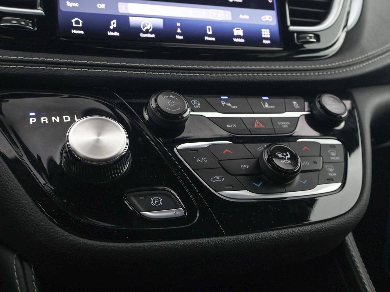 2025 Chrysler Pacifica Limited Photo