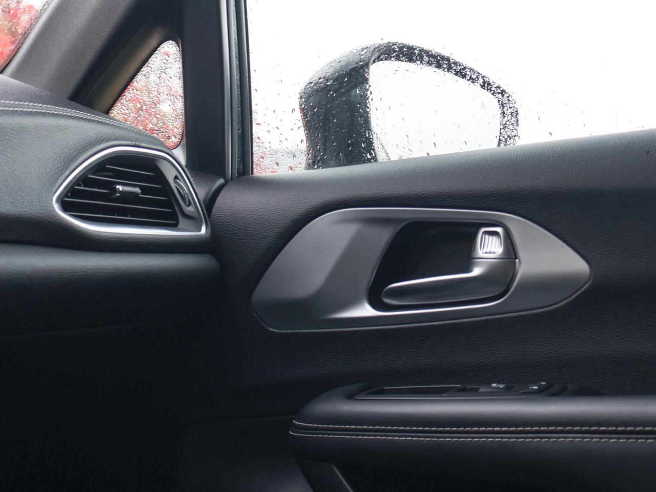 2025 Chrysler Pacifica Limited Photo