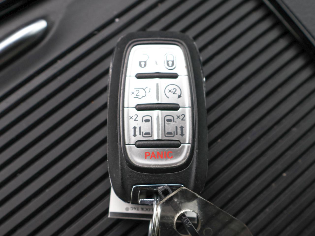 2025 Chrysler Pacifica Limited Photo