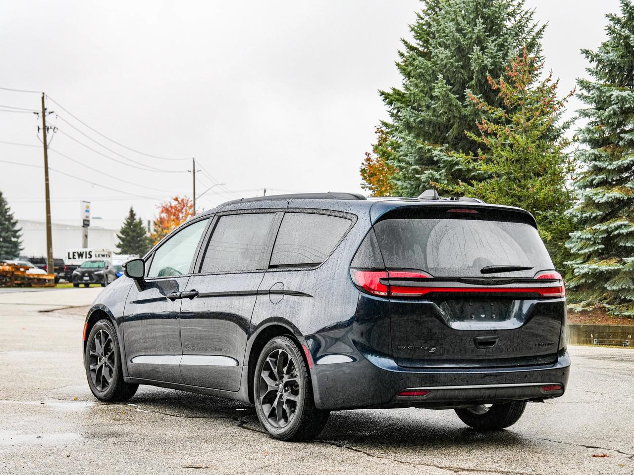 2025 Chrysler Pacifica Limited Photo