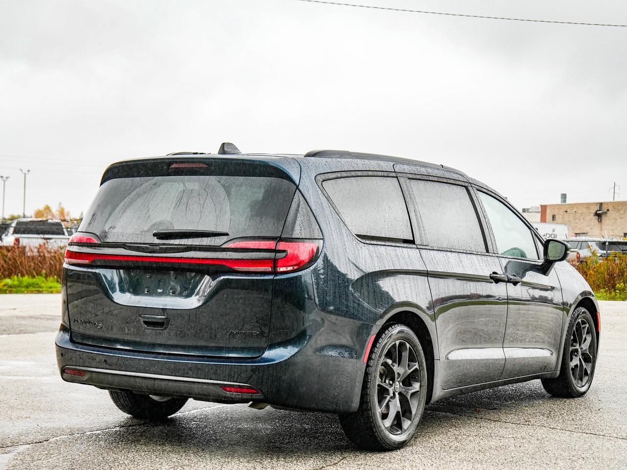2025 Chrysler Pacifica Limited Photo