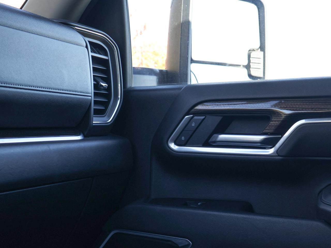 2025 Chevrolet SILVERADO 2500HD LT Photo