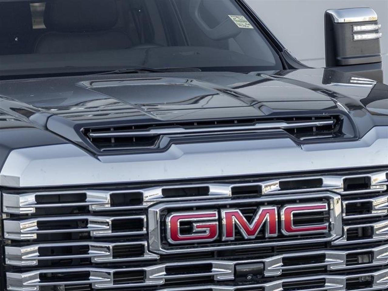 2024 GMC SIERRA 2500HD 4WD Crew Cab Standard Box Denali Photo2