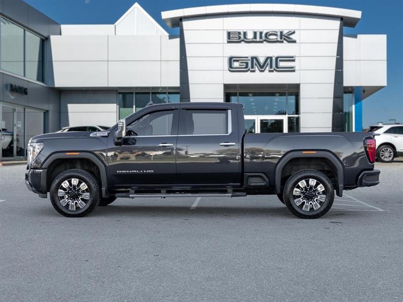 2024 GMC SIERRA 2500HD 4WD Crew Cab Standard Box Denali Photo
