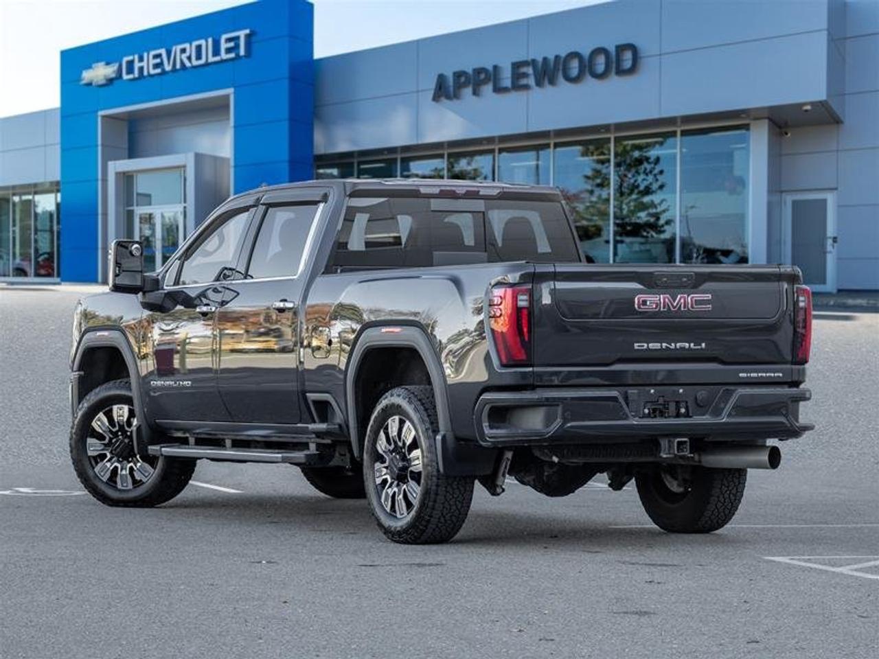 2024 GMC SIERRA 2500HD 4WD Crew Cab Standard Box Denali Photo