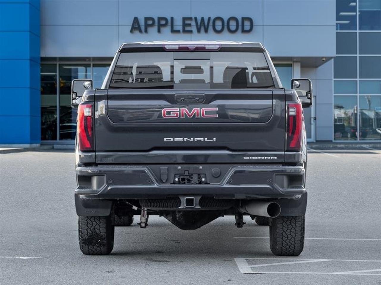 2024 GMC SIERRA 2500HD 4WD Crew Cab Standard Box Denali Photo