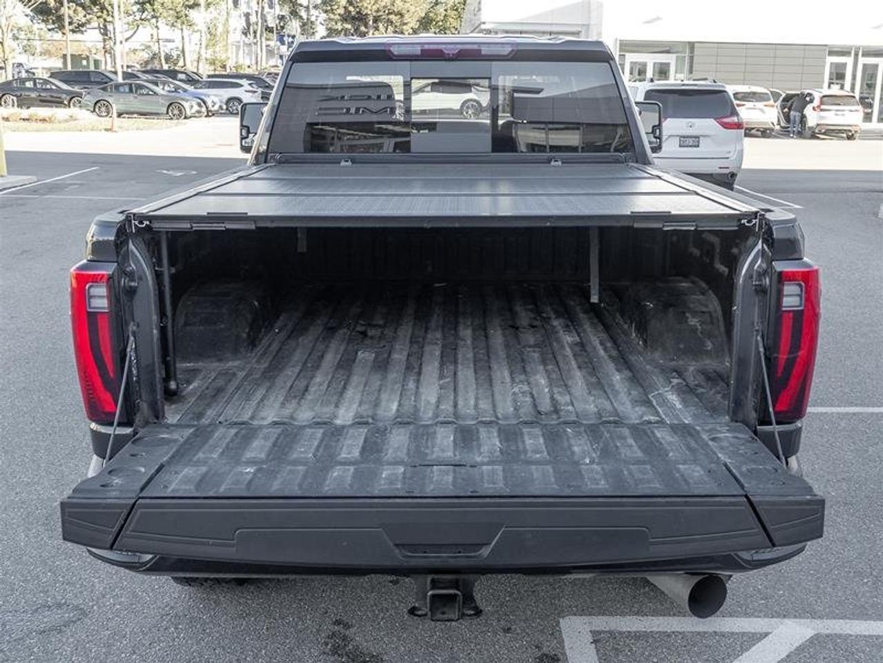 2024 GMC SIERRA 2500HD 4WD Crew Cab Standard Box Denali Photo