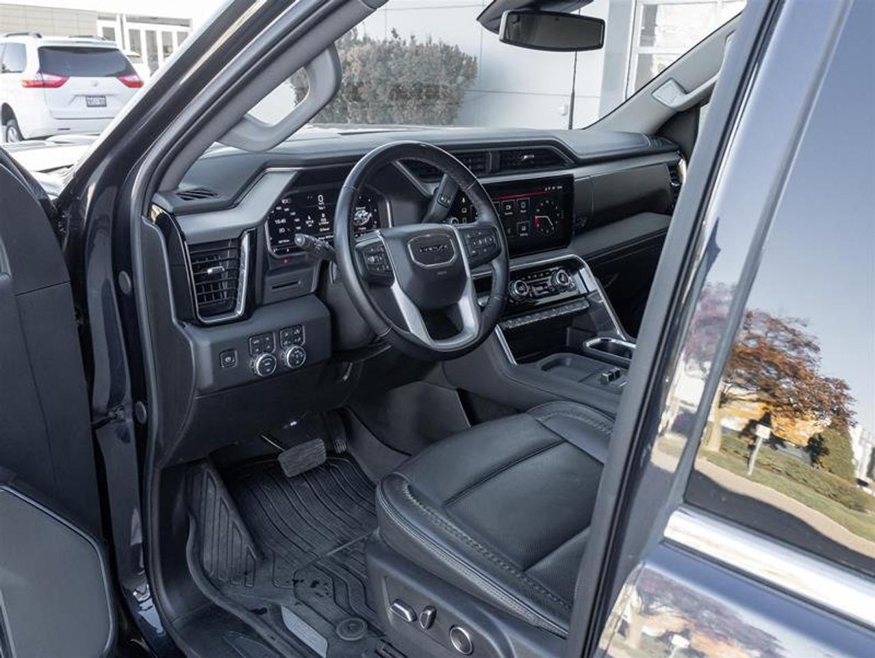 2024 GMC SIERRA 2500HD 4WD Crew Cab Standard Box Denali Photo
