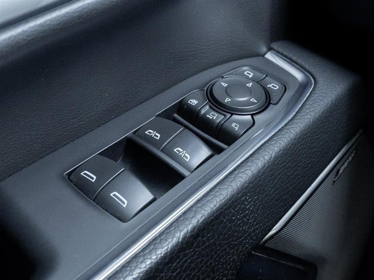 2024 GMC SIERRA 2500HD 4WD Crew Cab Standard Box Denali Photo
