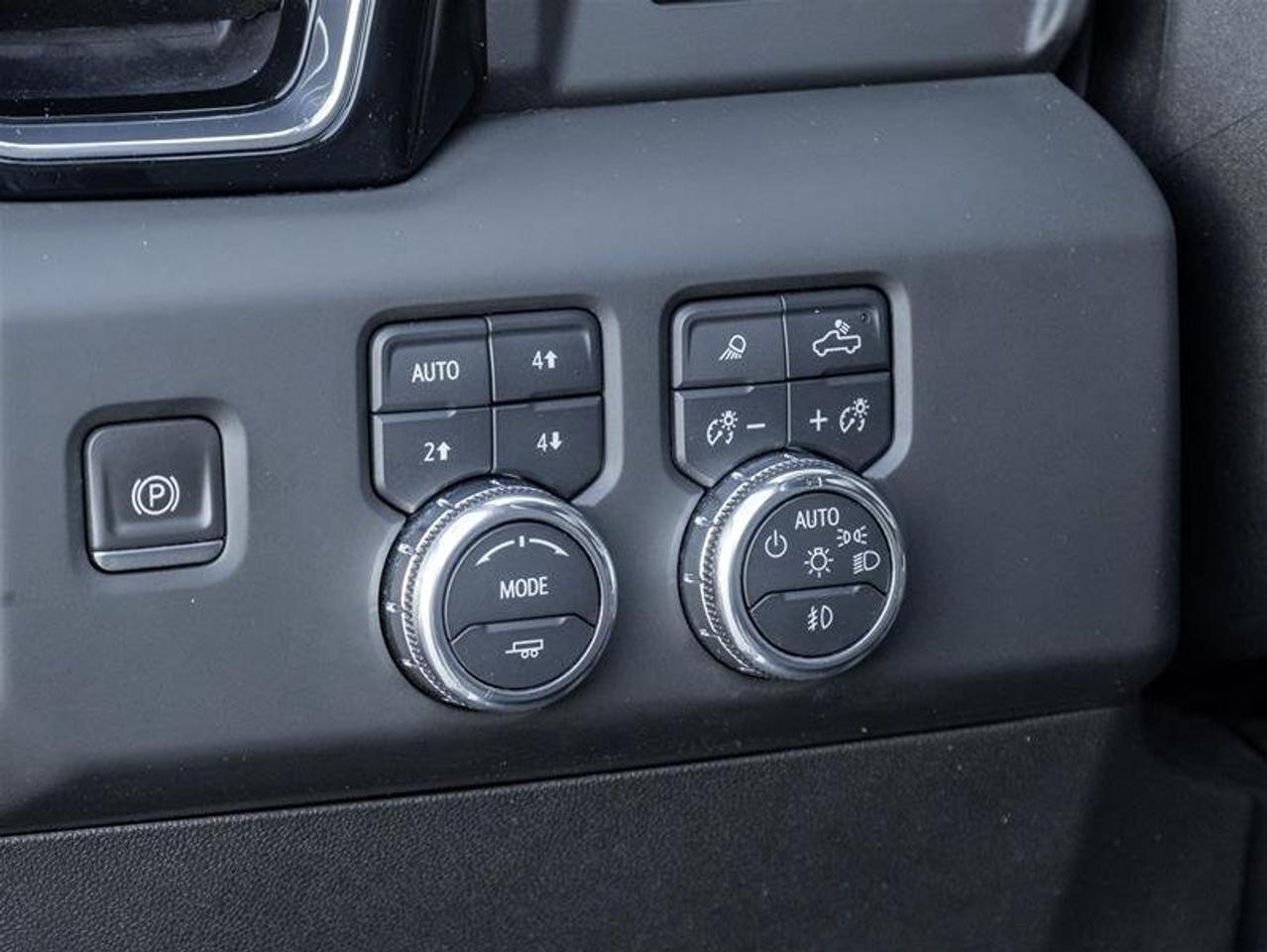 2024 GMC SIERRA 2500HD 4WD Crew Cab Standard Box Denali Photo