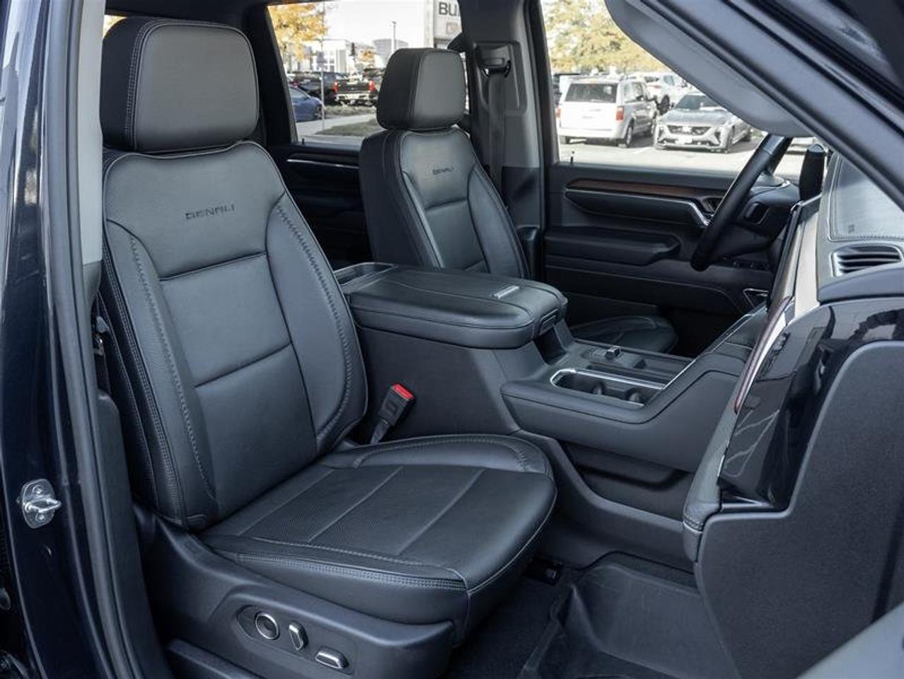 2024 GMC SIERRA 2500HD 4WD Crew Cab Standard Box Denali Photo
