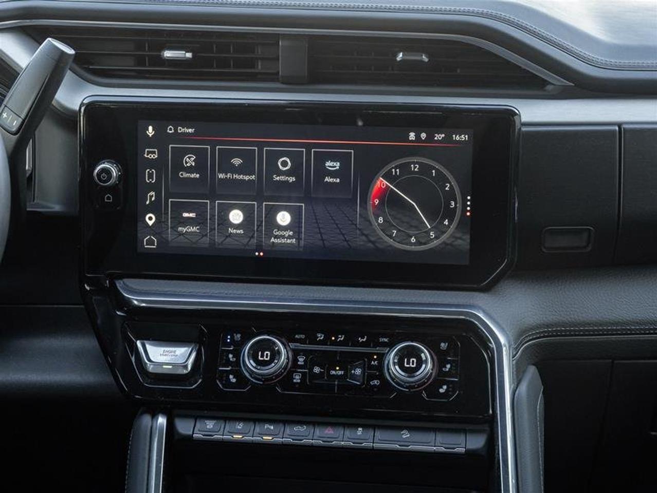 2024 GMC SIERRA 2500HD 4WD Crew Cab Standard Box Denali Photo