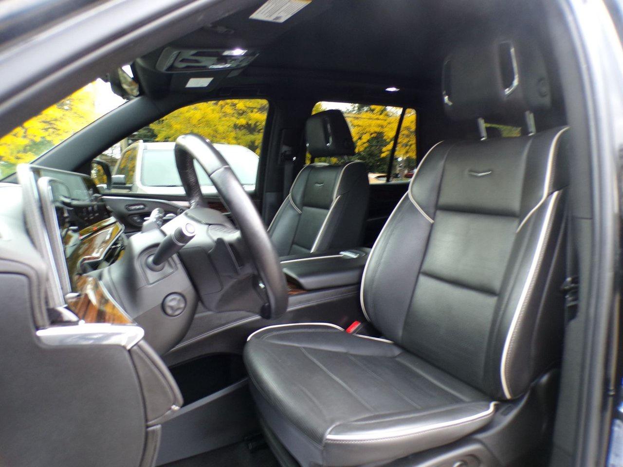 2023 Cadillac Escalade LUXURY Photo