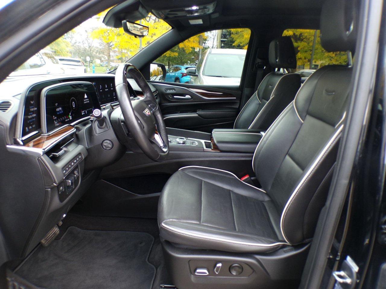 2023 Cadillac Escalade LUXURY Photo