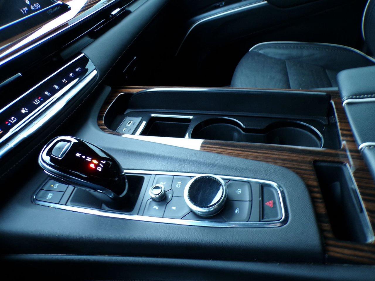 2023 Cadillac Escalade LUXURY Photo