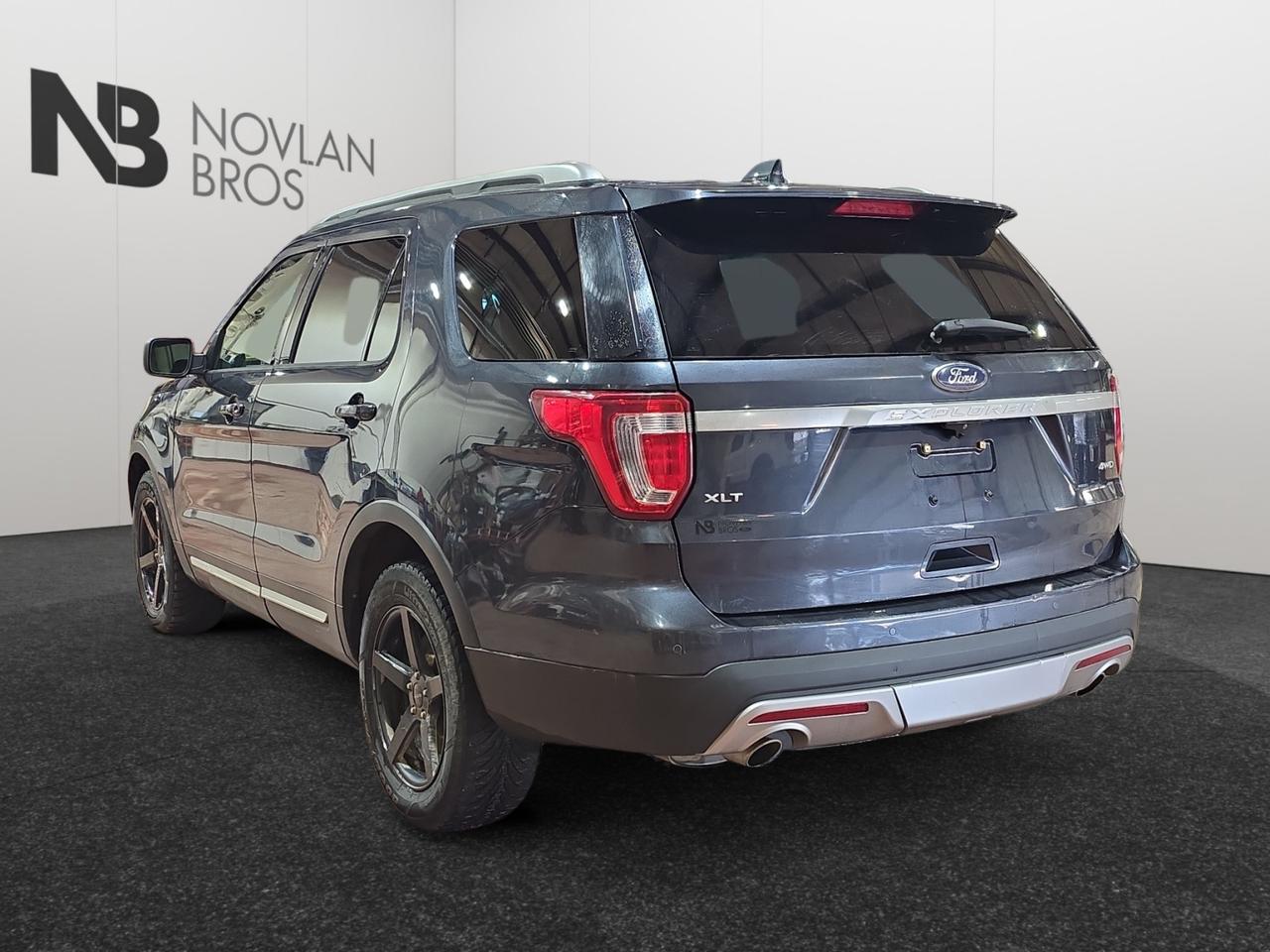 2017 Ford Explorer XLT Photo2