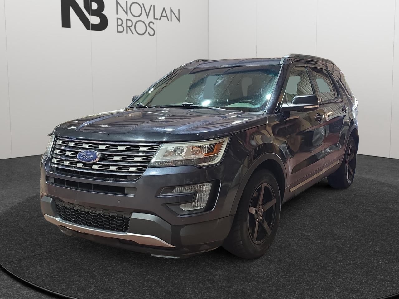 2017 Ford Explorer XLT Photo0