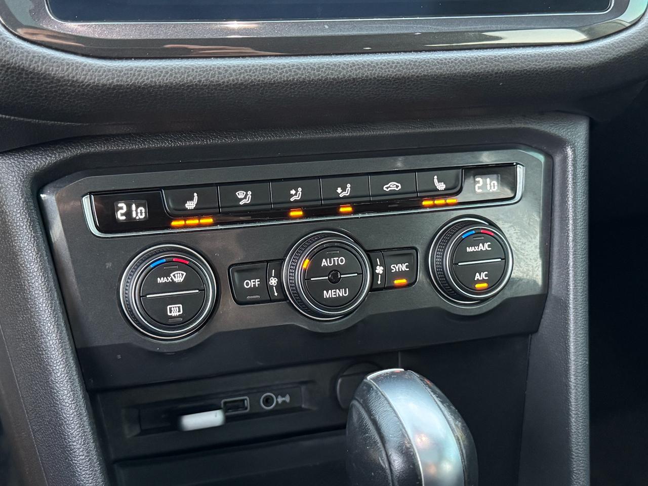 2019 Volkswagen Tiguan Comfortline 4MOTION+CLEAN CARFAX+PANO ROOF Photo
