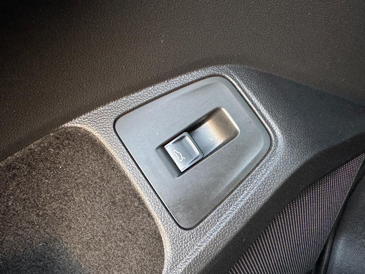 2019 Volkswagen Tiguan Comfortline 4MOTION+CLEAN CARFAX+PANO ROOF Photo