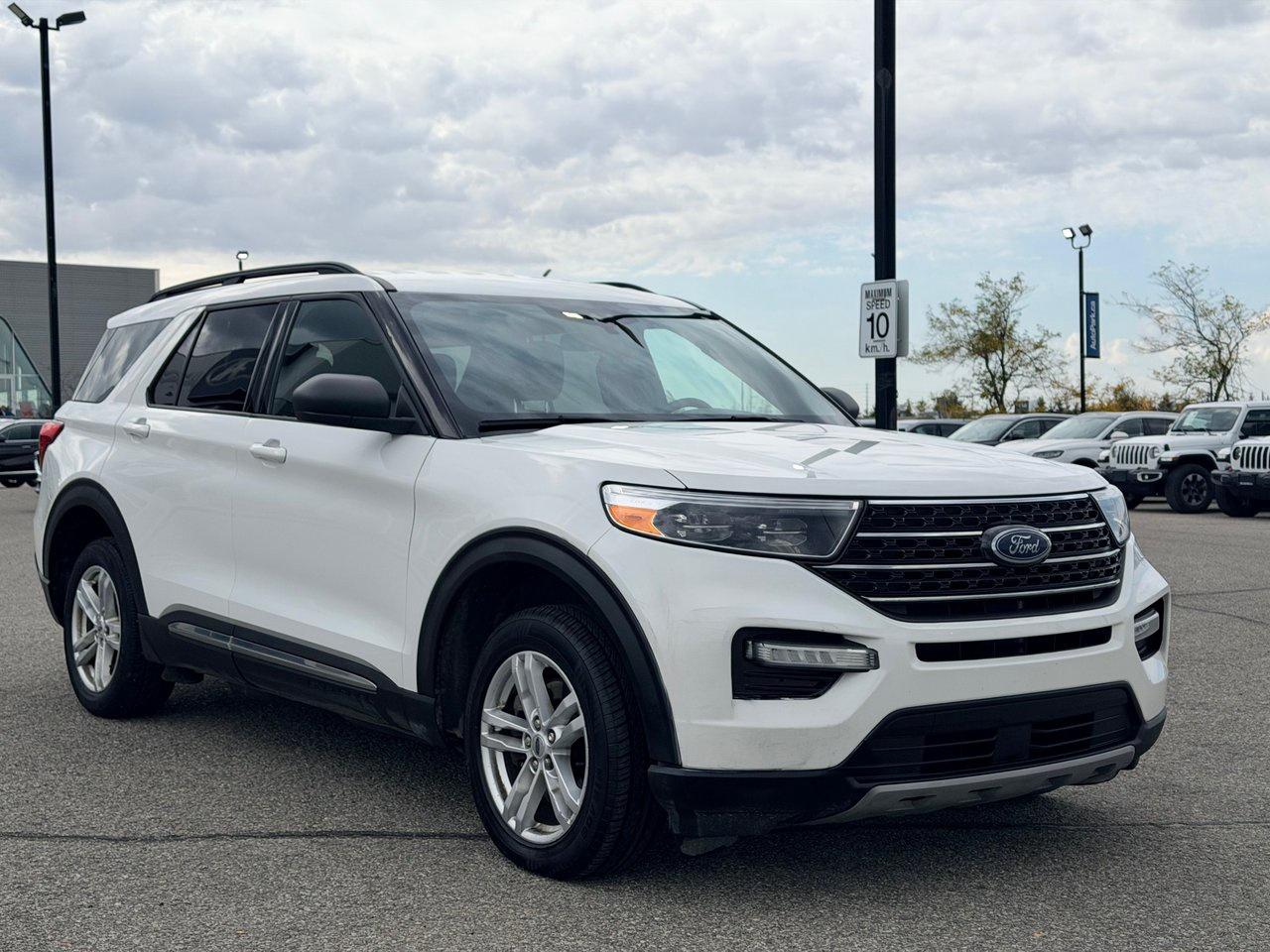 2020 Ford Explorer XLT Photo2