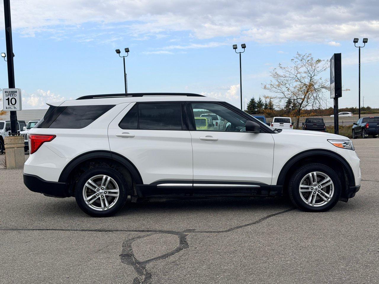 2020 Ford Explorer XLT Photo3