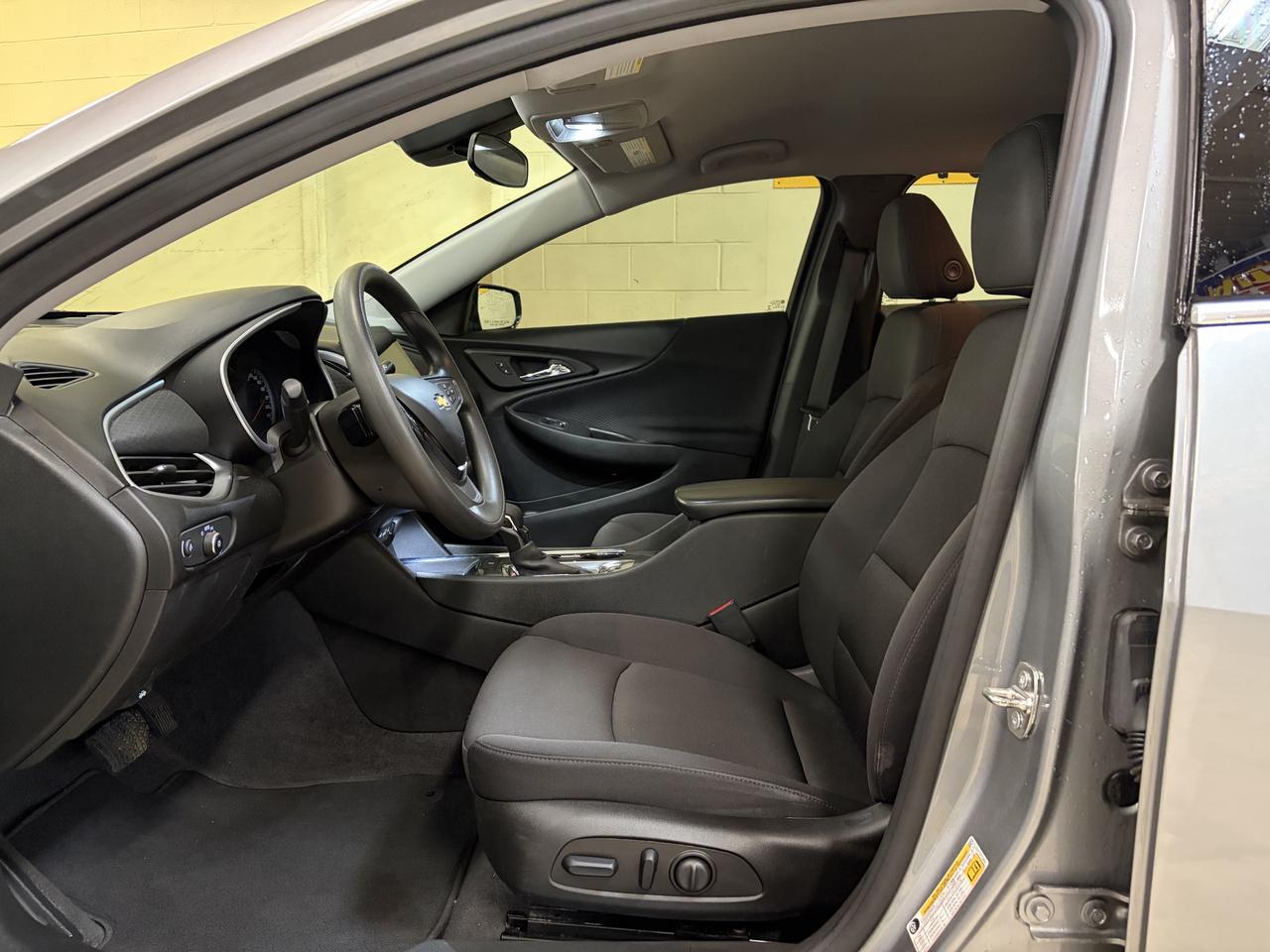 2023 Chevrolet Malibu LT Photo