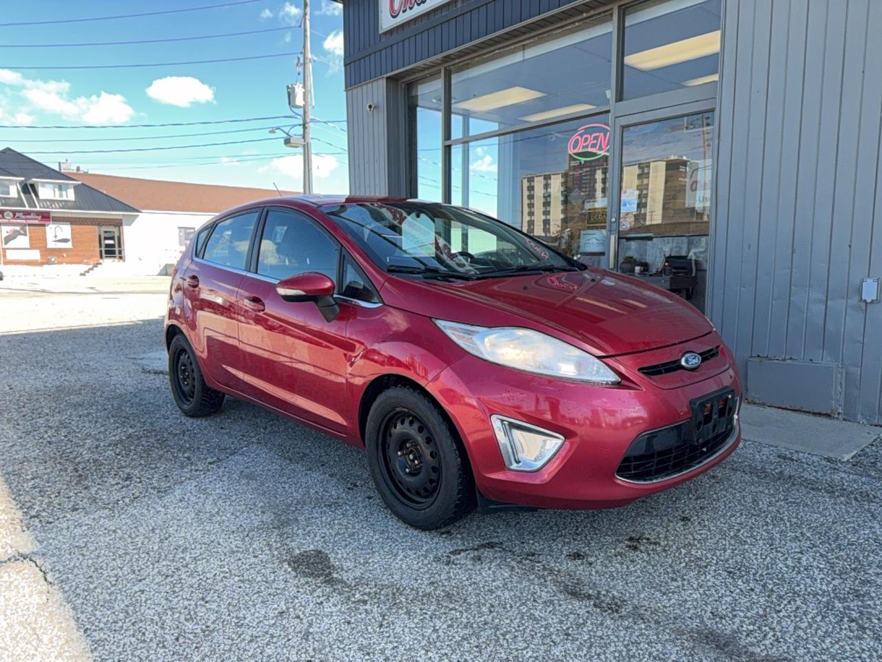2011 Ford Fiesta SES Photo0