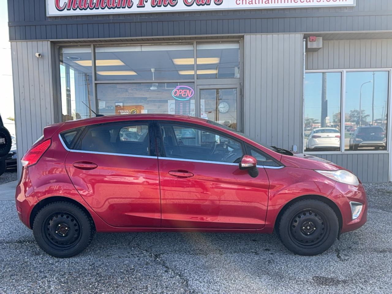 2011 Ford Fiesta SES Photo1