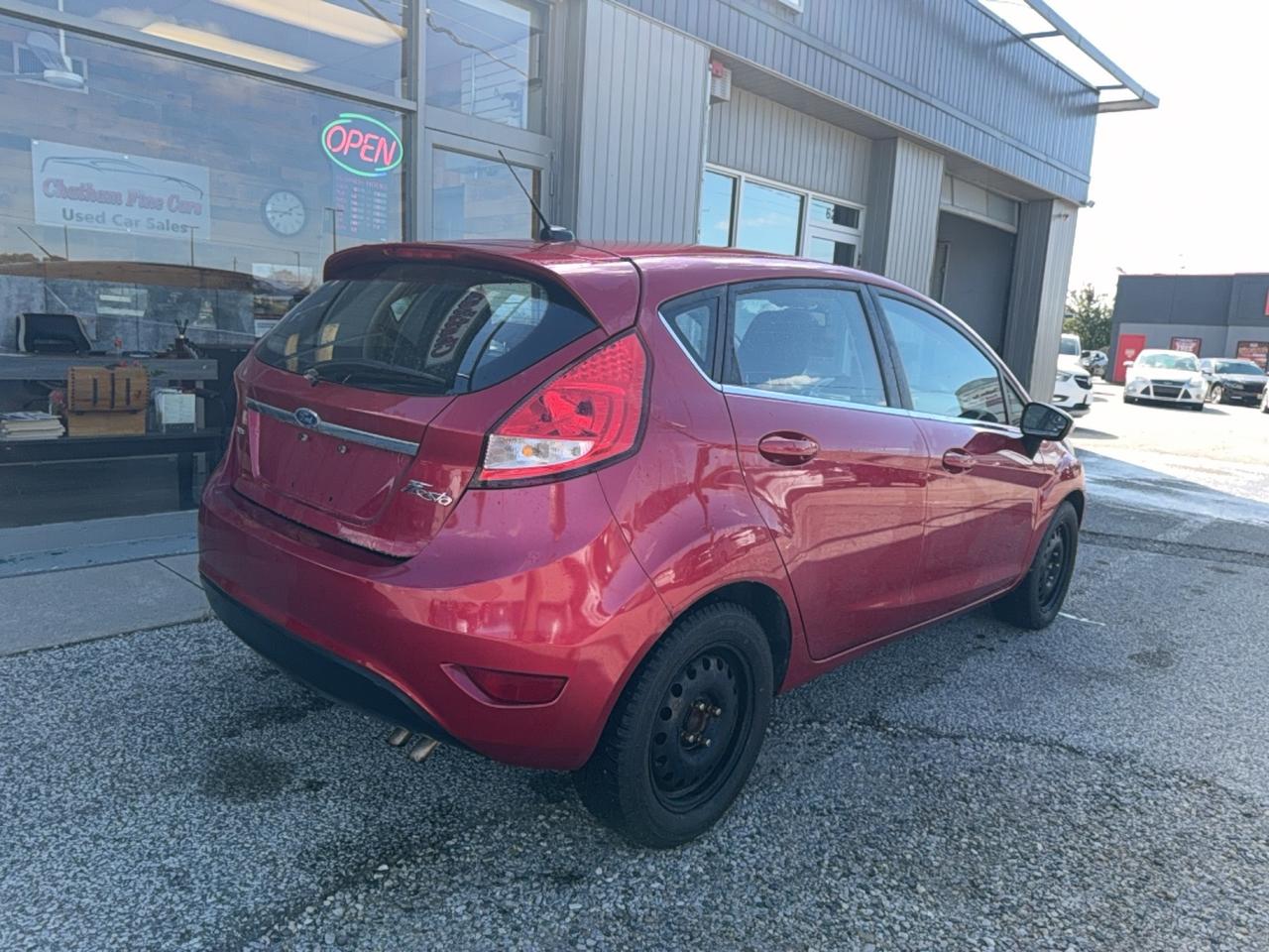 2011 Ford Fiesta SES Photo