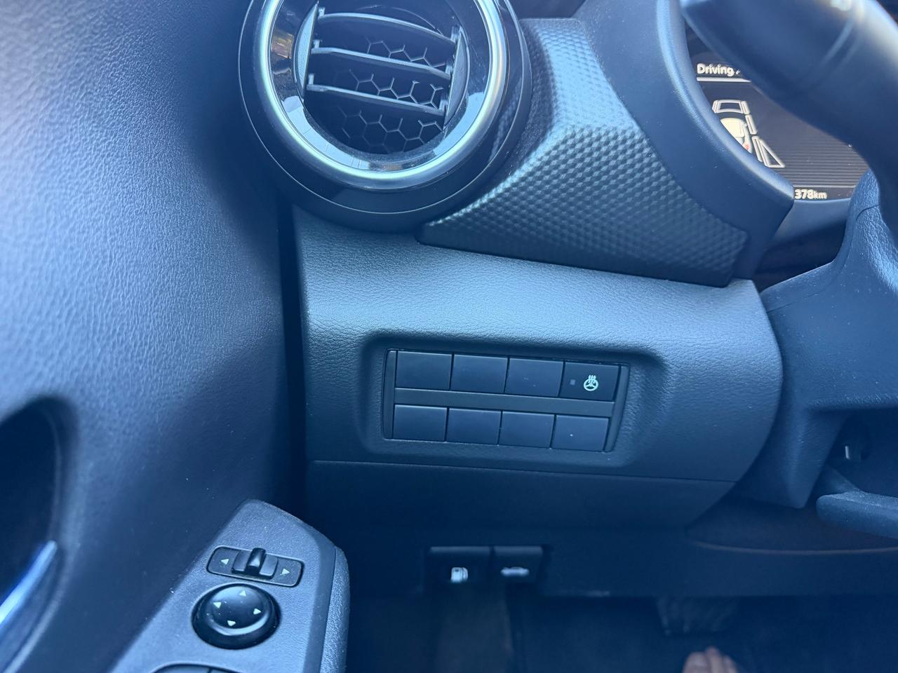 2025 Nissan Kicks SV Photo