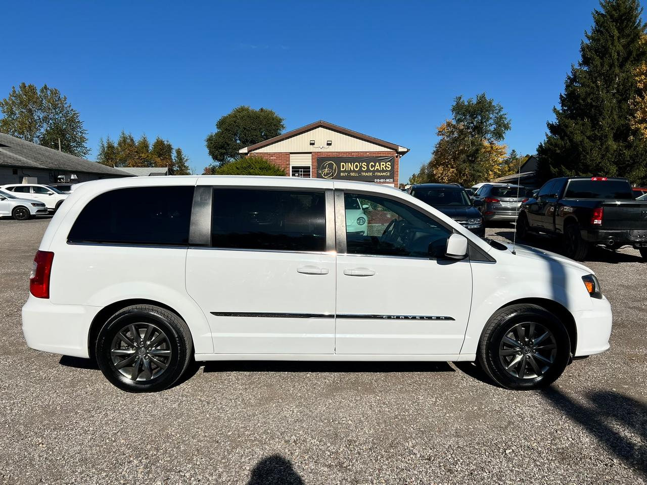 2016 Chrysler Town & Country 4dr Wgn S CERTIFIED ELECTRIC DOORS Photo