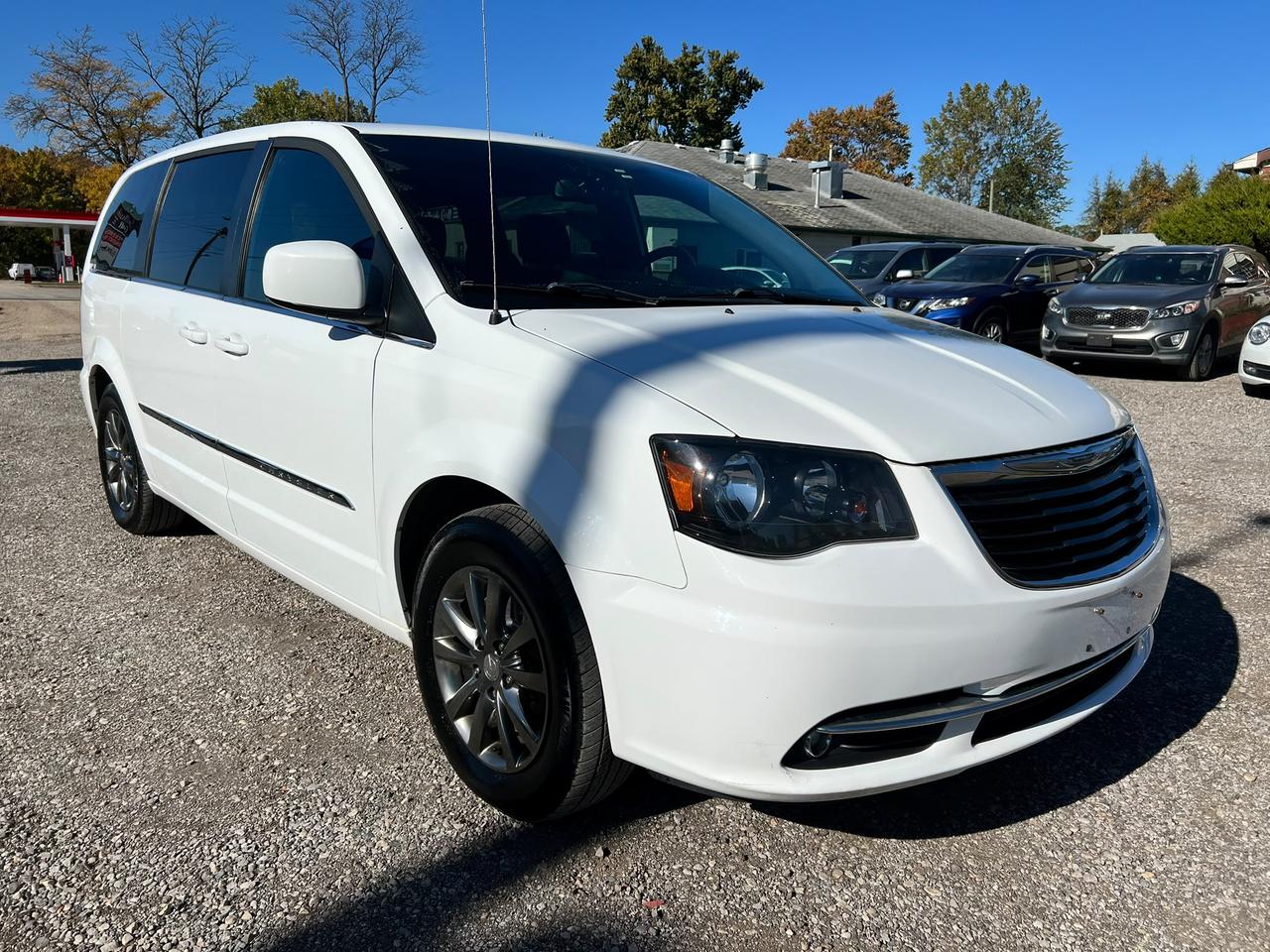 2016 Chrysler Town & Country 4dr Wgn S CERTIFIED ELECTRIC DOORS Photo