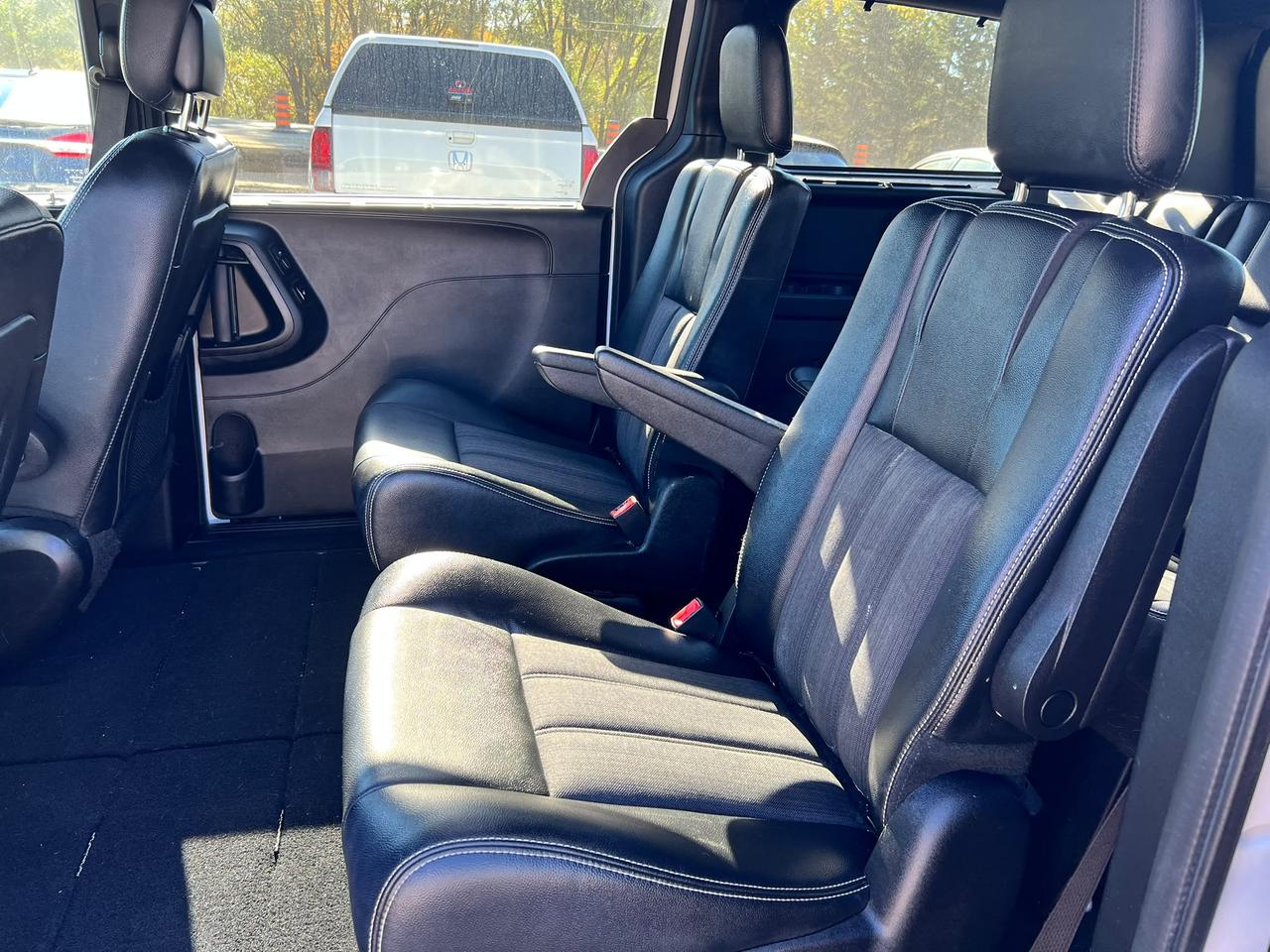 2016 Chrysler Town & Country 4dr Wgn S CERTIFIED ELECTRIC DOORS Photo