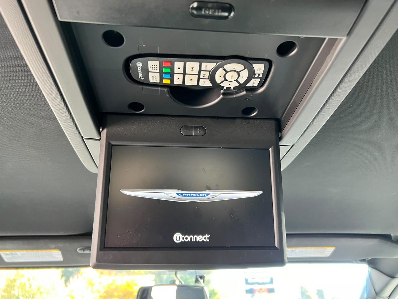 2016 Chrysler Town & Country 4dr Wgn S CERTIFIED ELECTRIC DOORS Photo