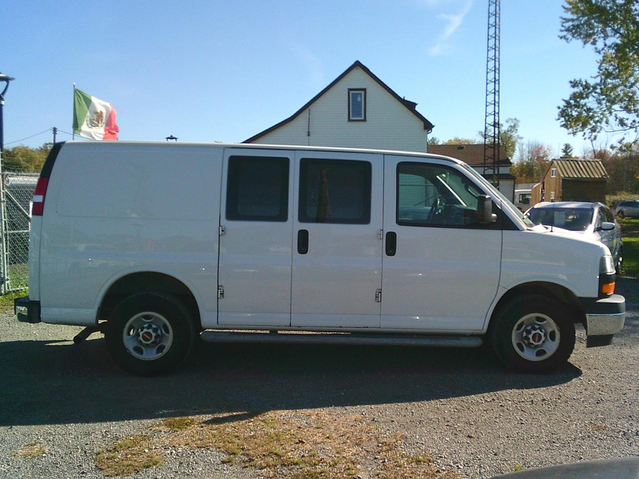 2019 GMC Savana Cargo Van RWD 2500 135" Photo