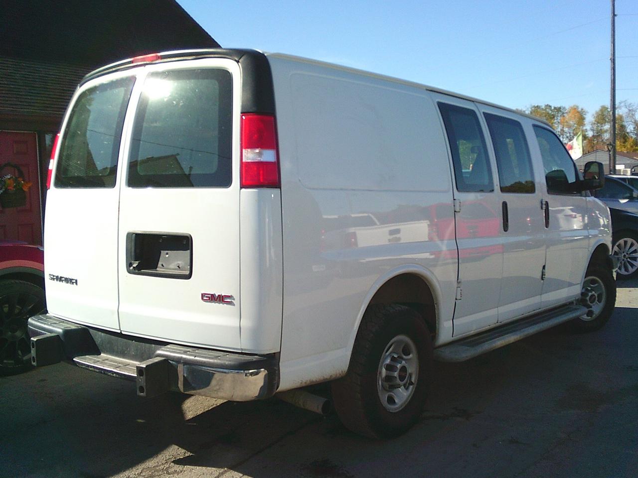 2019 GMC Savana Cargo Van RWD 2500 135" Photo