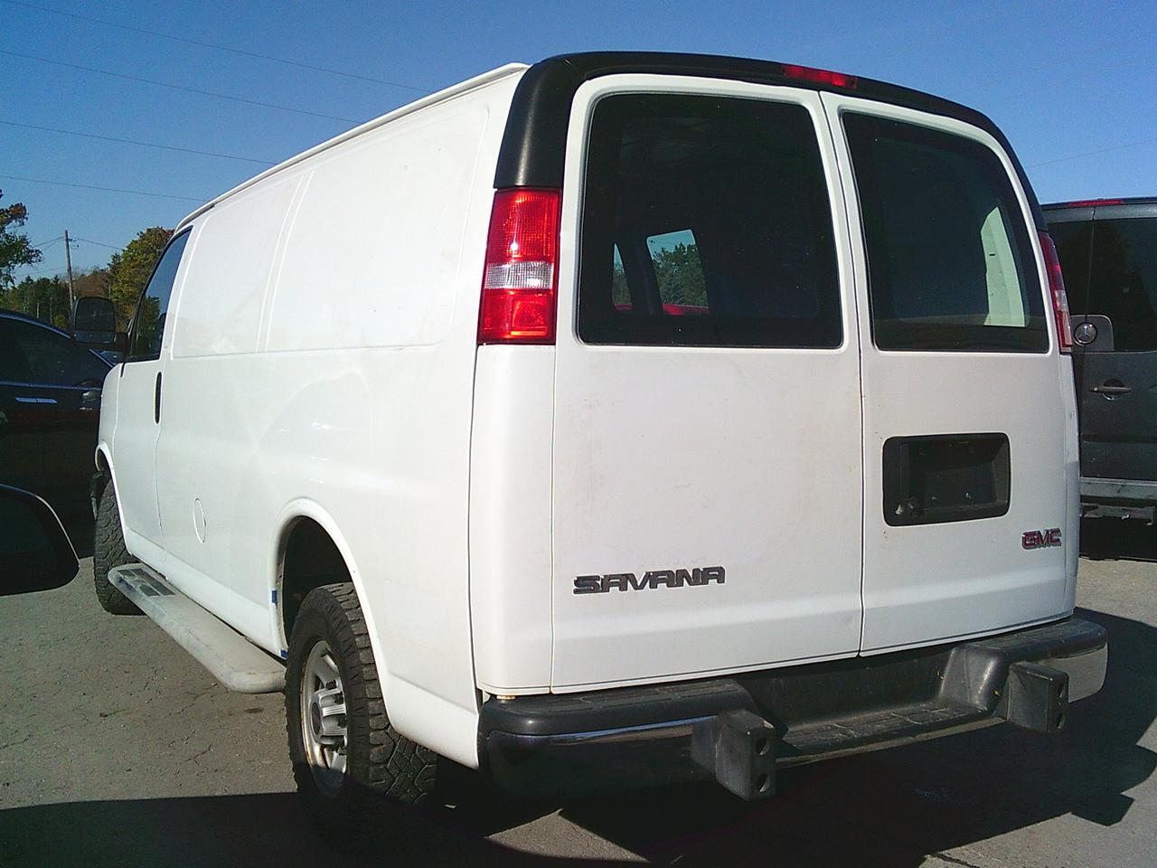 2019 GMC Savana Cargo Van RWD 2500 135" Photo