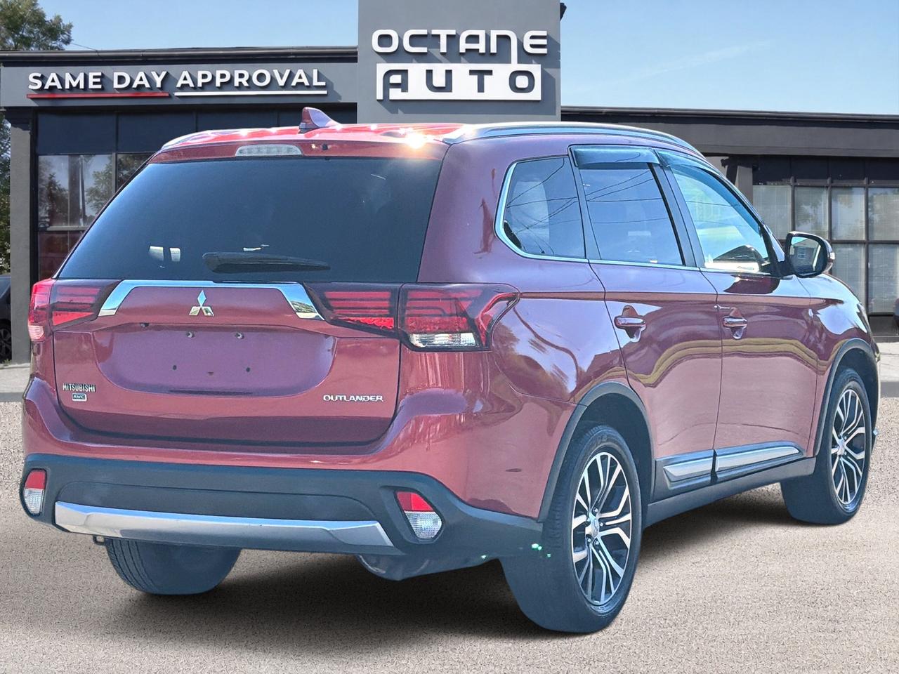 2018 Mitsubishi Outlander ES Photo