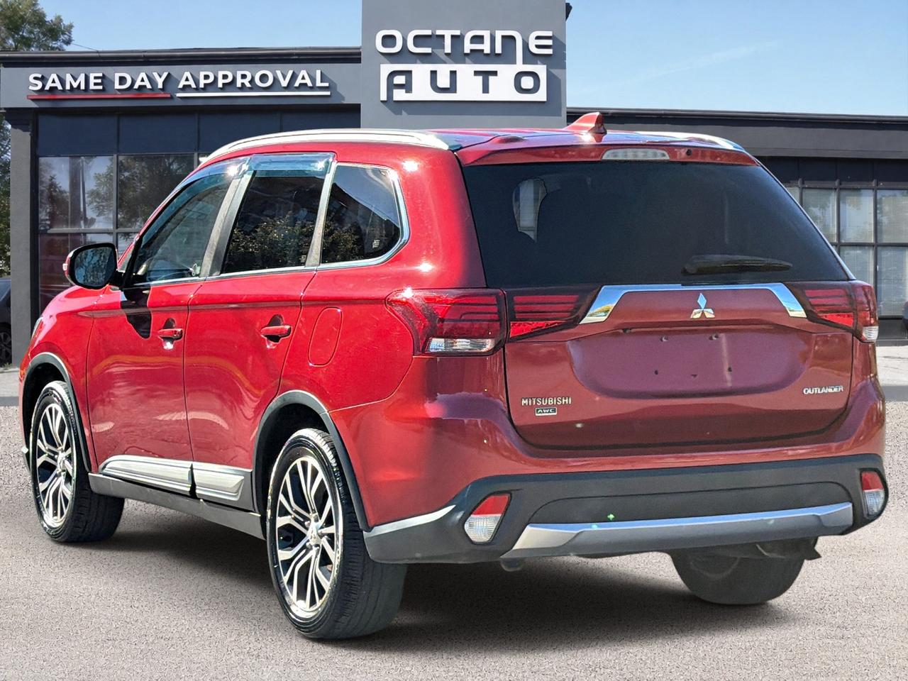 2018 Mitsubishi Outlander ES Photo