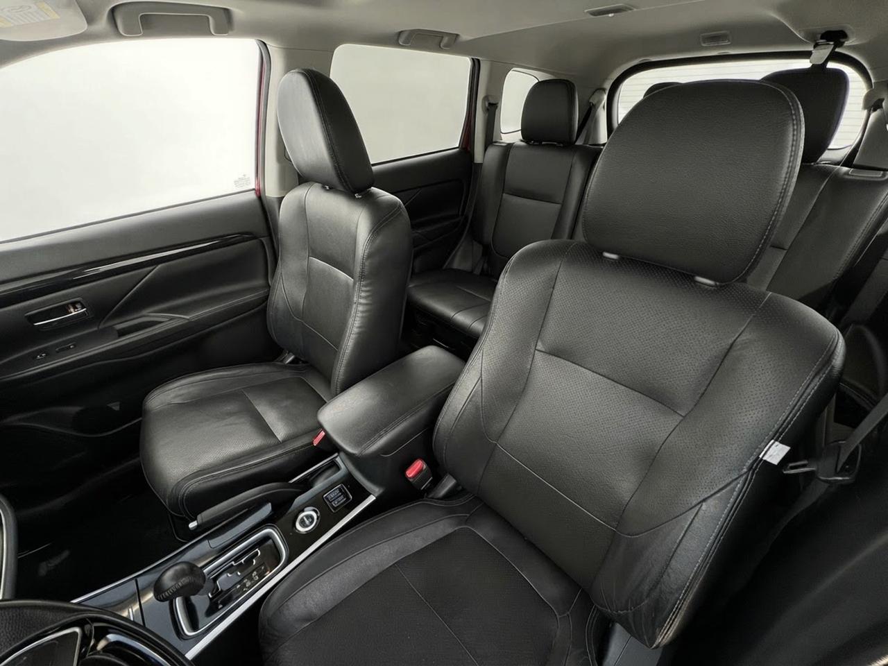 2018 Mitsubishi Outlander ES Photo